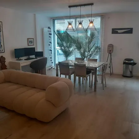 80 M2 14 - 3 Bedrooms - Air Conditioning * Paříž