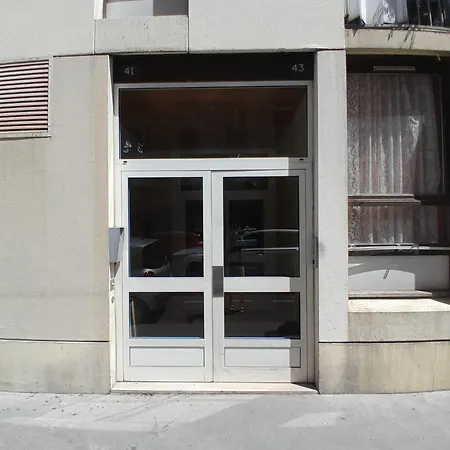 80 M2 14 - 3 Bedrooms - Air Conditioning